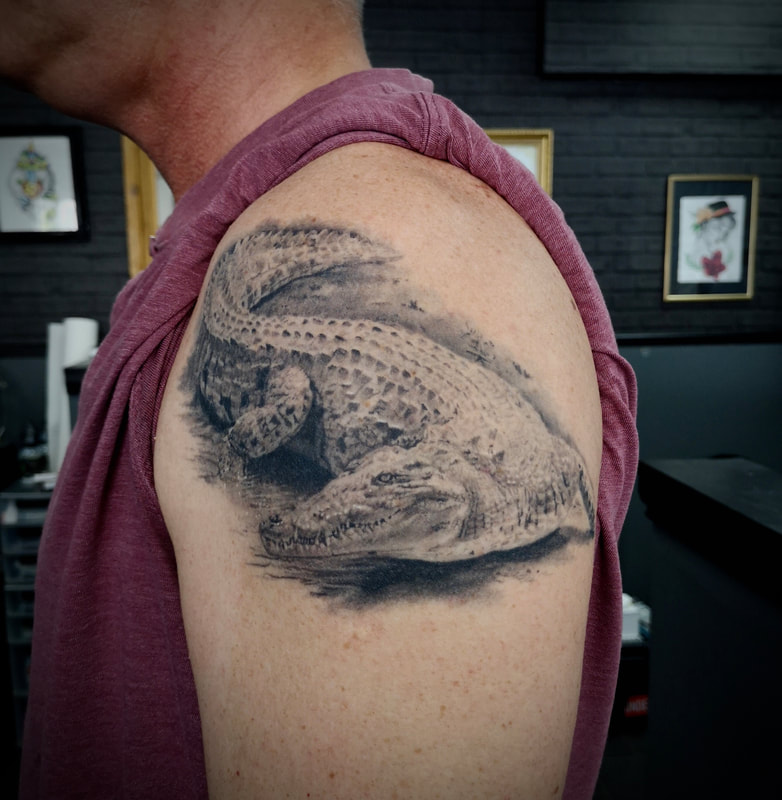 Realistic tattoo, crocodile tattoo, crocodile portrait, tattoo, hyper realism tattoo, hyper realism, shoulder tattoo, Jolene Sherrard, tattoo, 